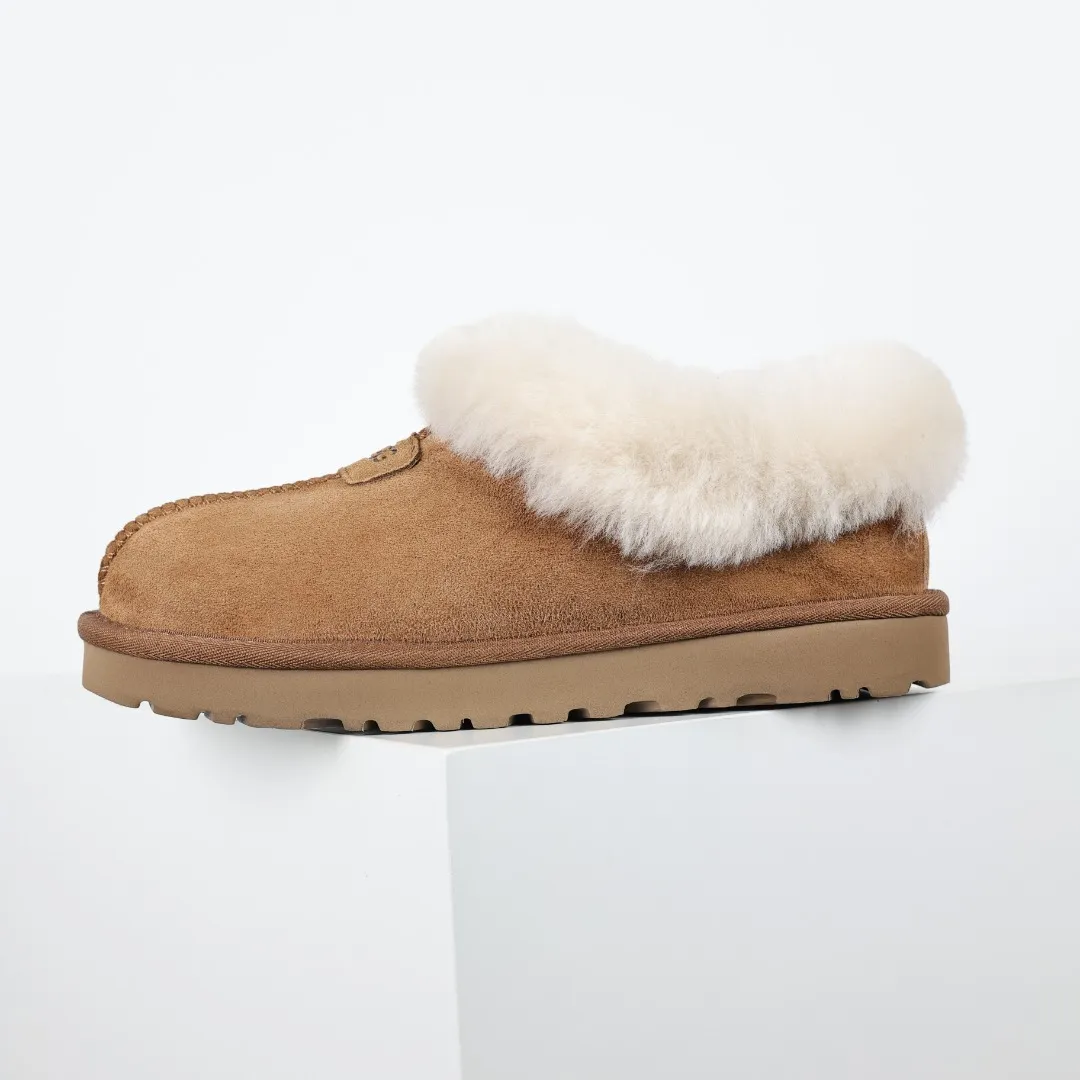 Pick up locally 💰520 The core recommendation is good price UGG Tazite slip-on lazy slippers series Maroon Xiaohongshu hot model Henan Longfeng leather production Sheepskin integrated top quality in the market 2-3 cm cashmere insole to keep warm in winter and suitable for home use UUG has launched a style series in the new year, which is partially geared towards the preferences of young consumers and has also moved to the forefront of fashion trends. Shoe body material Water-repellent coated suede upper 17mm UGGPURE™ implanted wool insole Lightweight non-slip comfortable rubber outsole With brand LOGO Trademark Comes with full packaging Size: 35 36 37 38 39 40